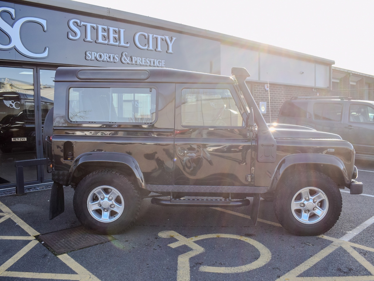 Used Land Rover Defender 2011 for sale - 77744368: Photo 4