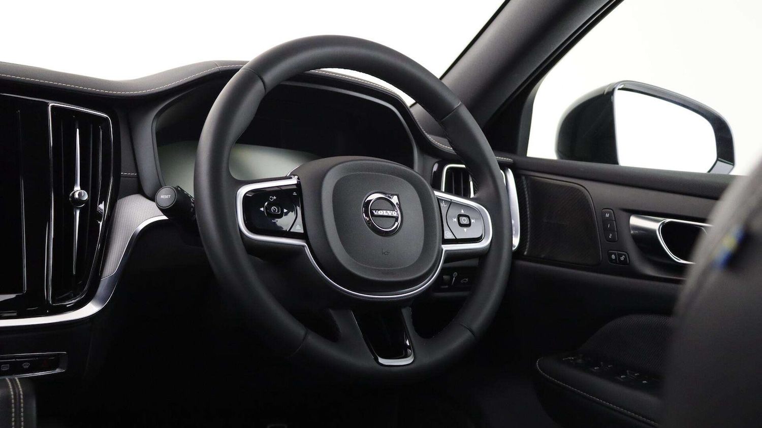 Used Volvo V60 2021 for sale - 77803914: Photo 9