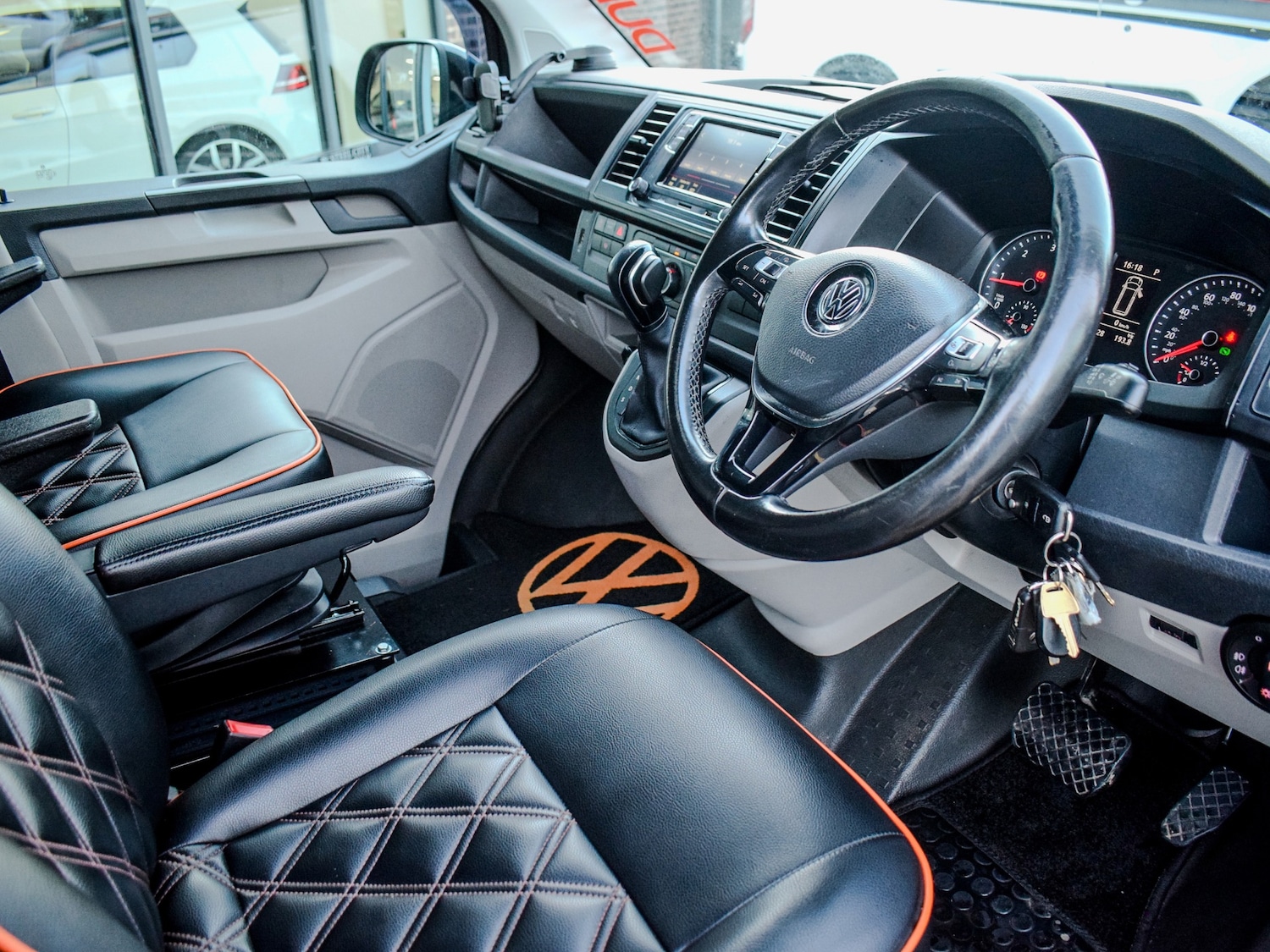 Used Volkswagen Transporter 2018 for sale - 77367197: Photo 12