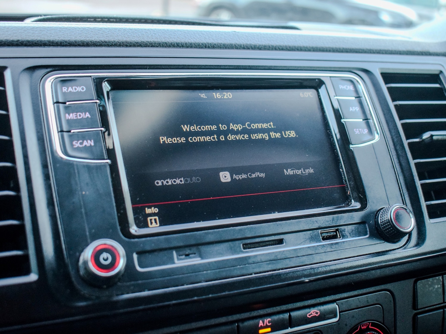 Used Volkswagen Transporter 2018 for sale - 77367197: Photo 20