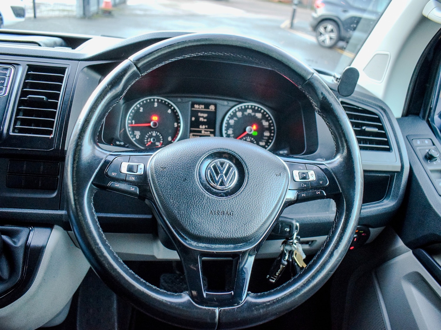 Used Volkswagen Transporter 2018 for sale - 77367197: Photo 24