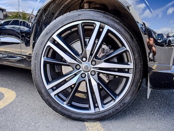 Used Volvo XC60 2018 for sale - 79407568: Photo