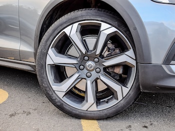 Used Volvo V60 2019 for sale - 76232873: Photo 3