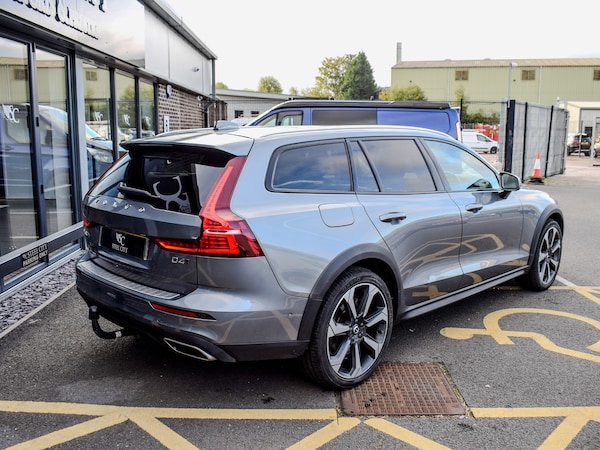 Used Volvo V60 2019 for sale - 76232873: Photo 6