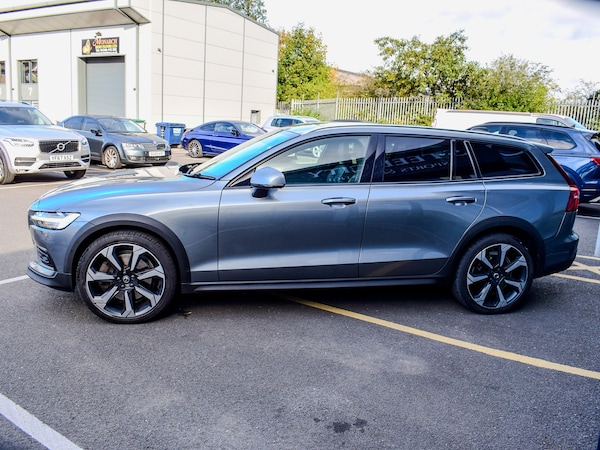 Used Volvo V60 2019 for sale - 76232873: Photo 9