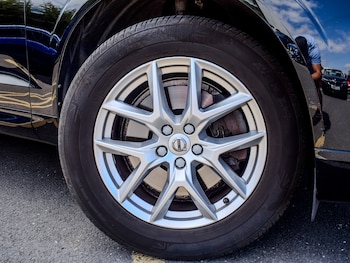 Used Volvo XC60 2017 for sale - 79351321: Photo