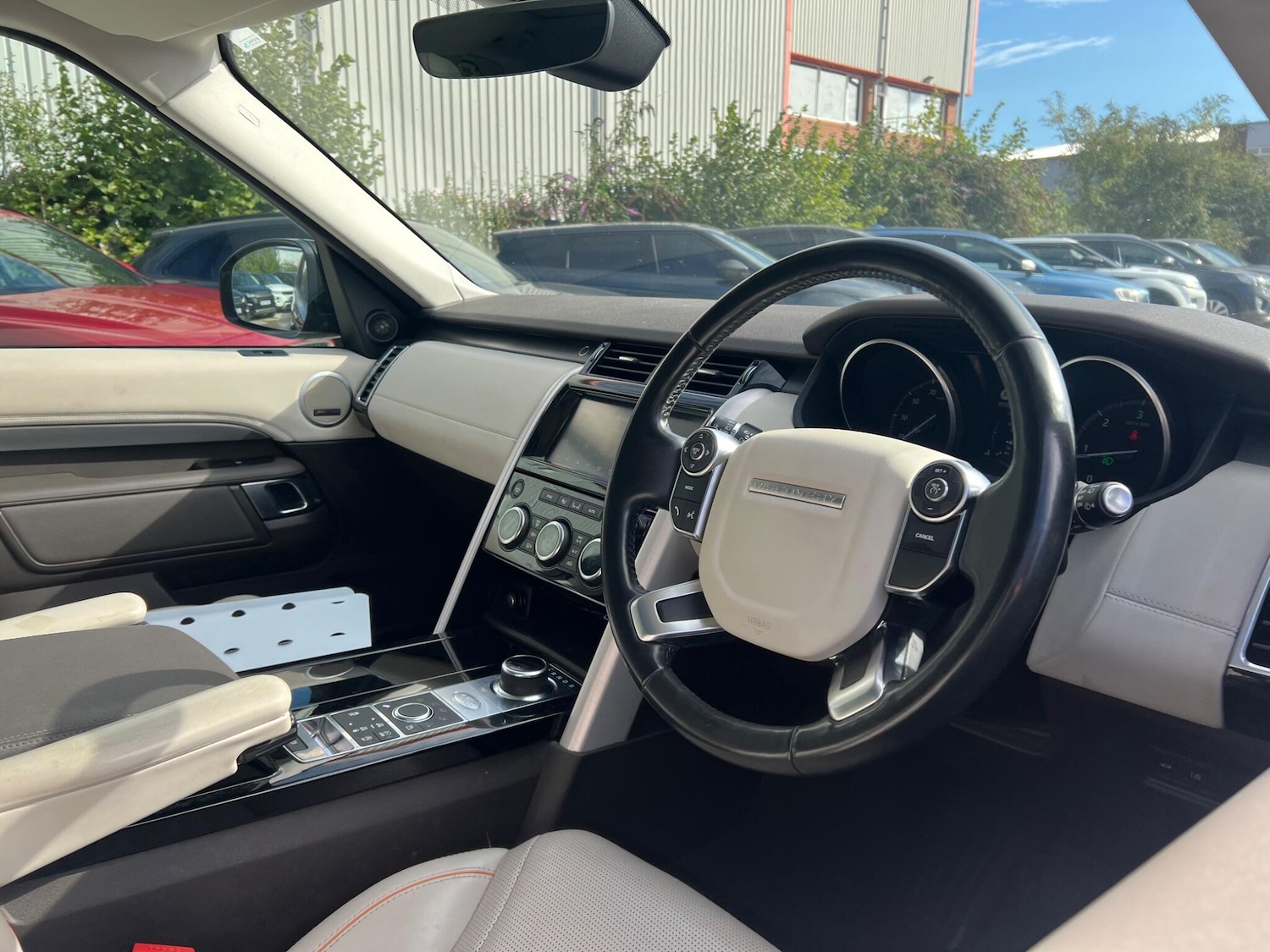 Used Land Rover Discovery 2017 for sale - 76122985: Photo 21