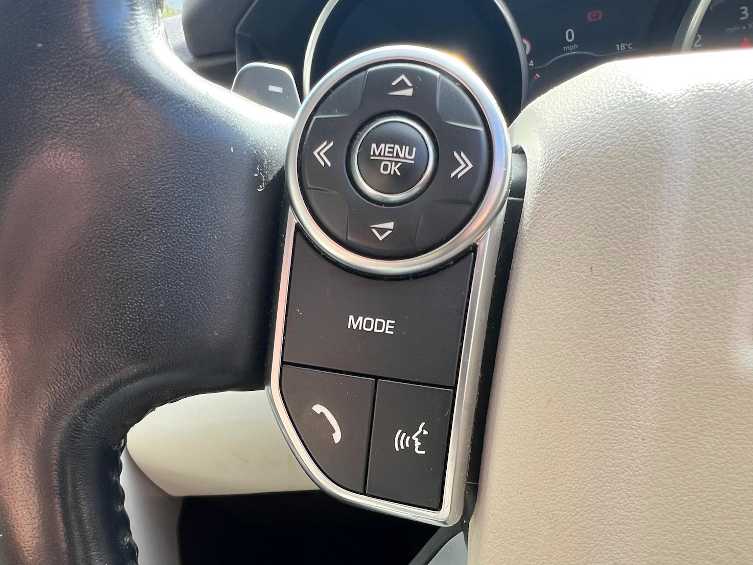 Used Land Rover Discovery 2017 for sale - 76122985: Photo 34