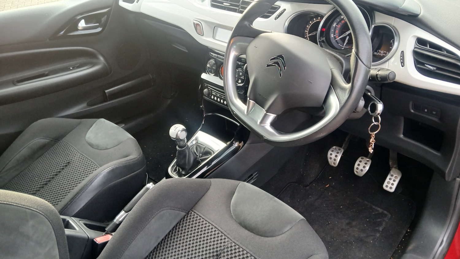 Used Citroen DS3 2015 for sale - 76905501: Photo 9