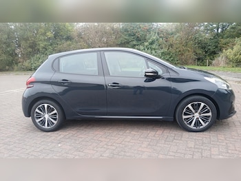 Used Peugeot 208 2016 for sale - 76287544: Photo