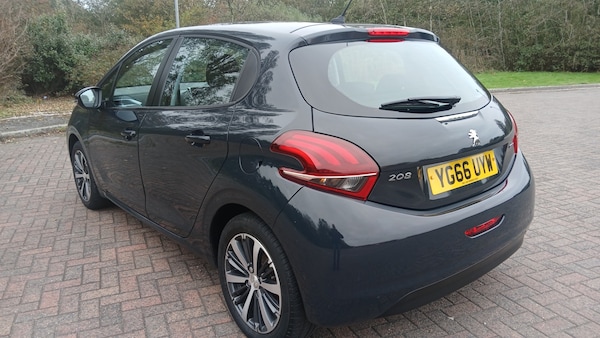 Used Peugeot 208 2016 for sale - 76287544: Photo 8