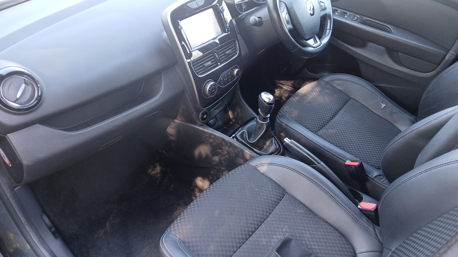 Used Renault Clio 2017 for sale - 77946048: Photo 12