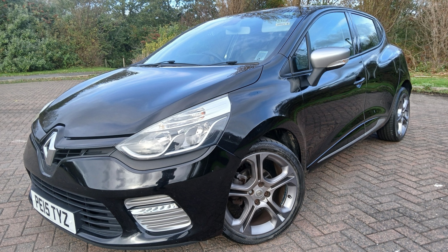 Used Renault Clio 2015 for sale - 76354984: Photo 2