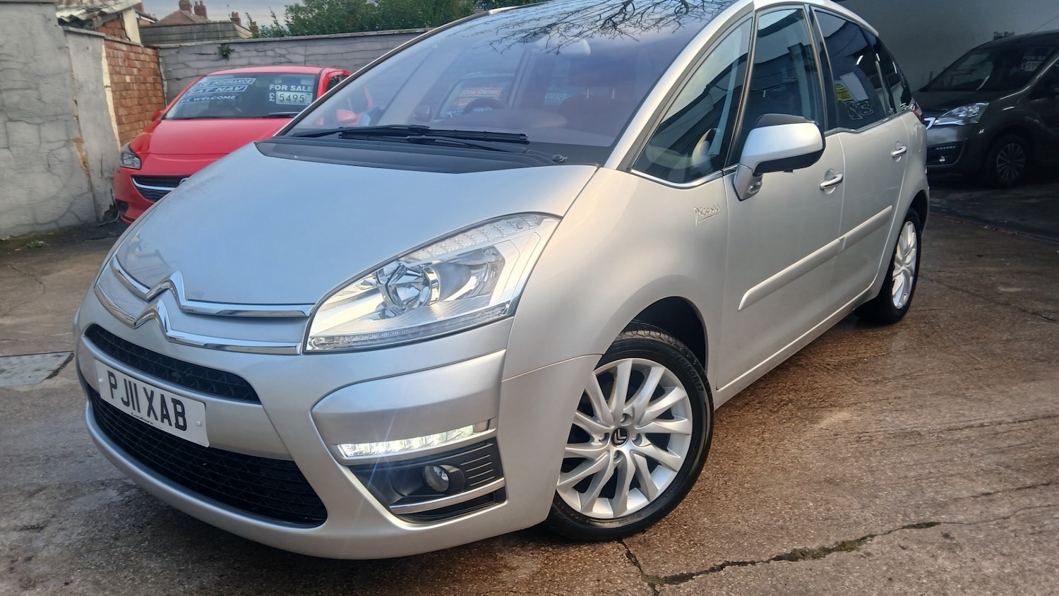 Used Citroen C4 Picasso 2011 for sale - 76722443: Photo 2