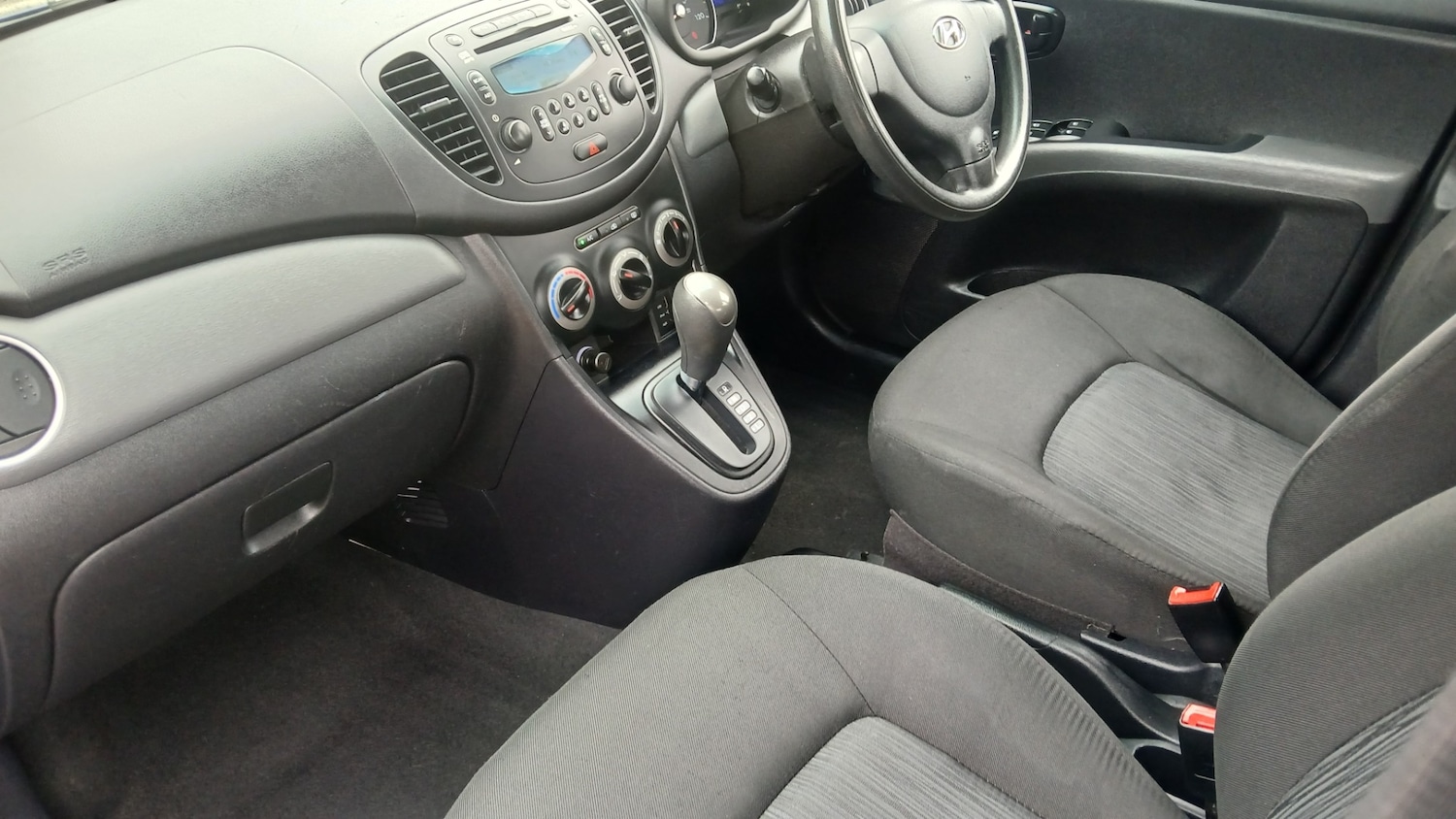 Used Hyundai i10 2013 for sale - 76102540: Photo 11