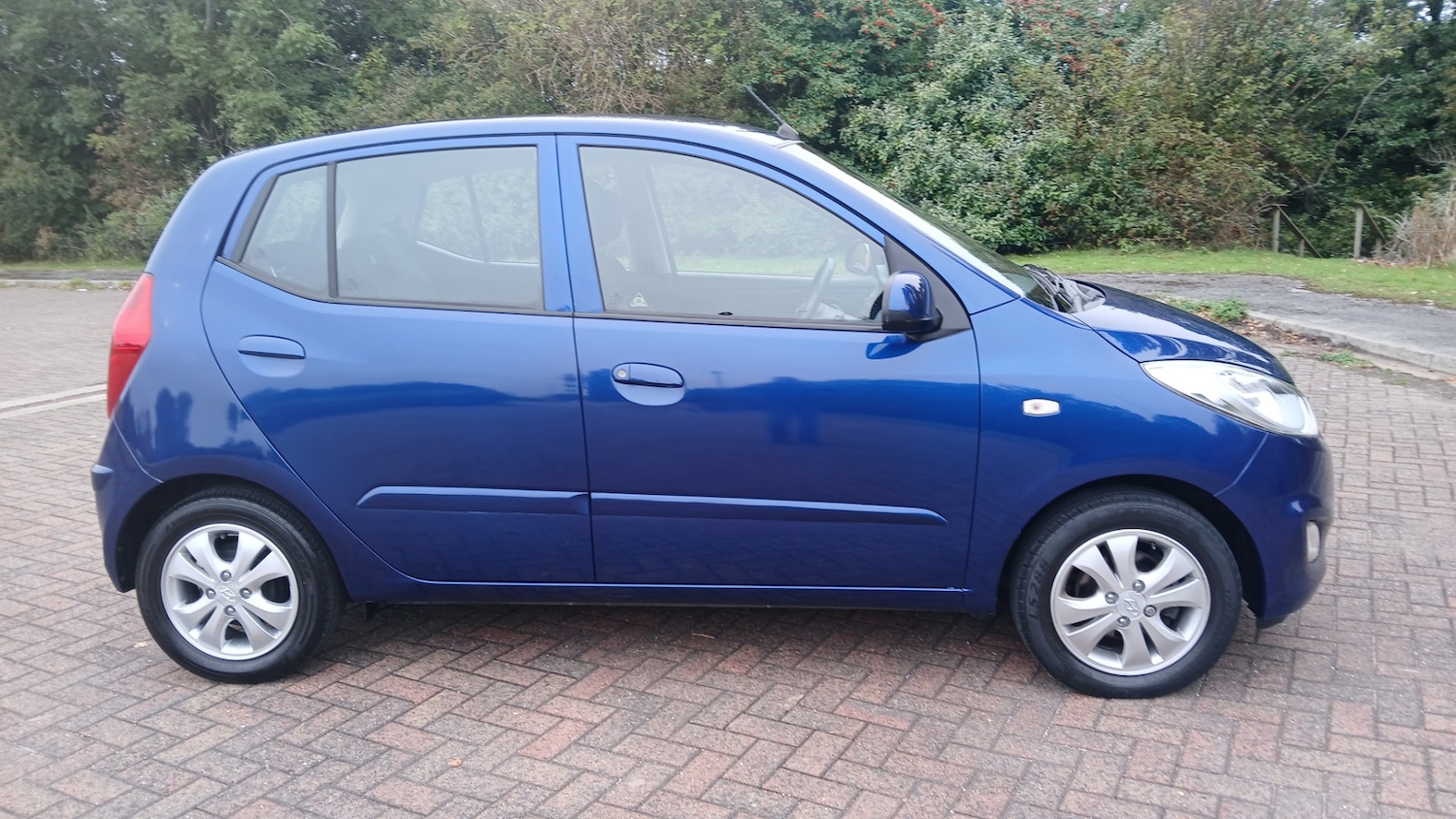 Used Hyundai i10 2013 for sale - 76102540: Photo 3