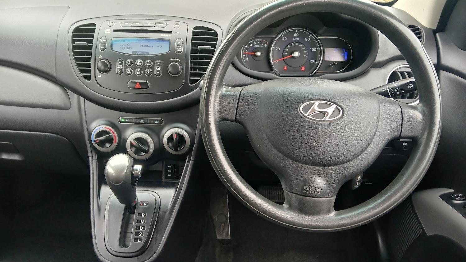 Used Hyundai i10 2013 for sale - 76102540: Photo 9