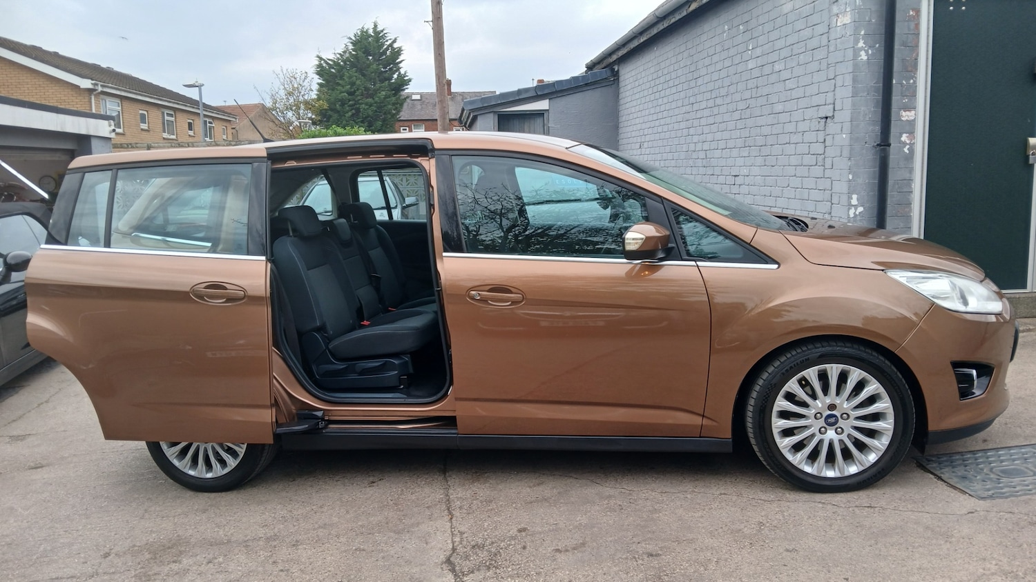 Used Ford Grand C-Max 2013 for sale - 76319110: Photo 3