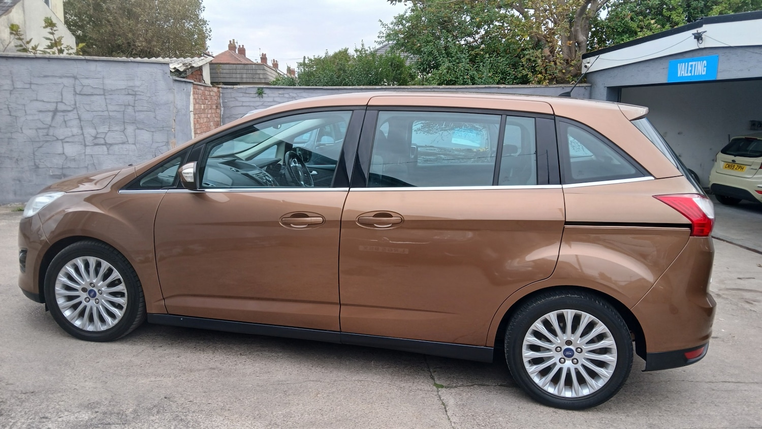 Used Ford Grand C-Max 2013 for sale - 76319110: Photo 5