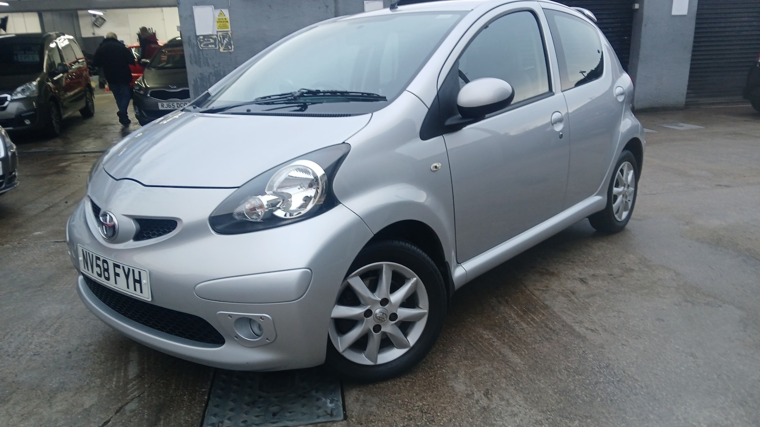 Used Toyota AYGO 2009 for sale - 76722521: Photo 2
