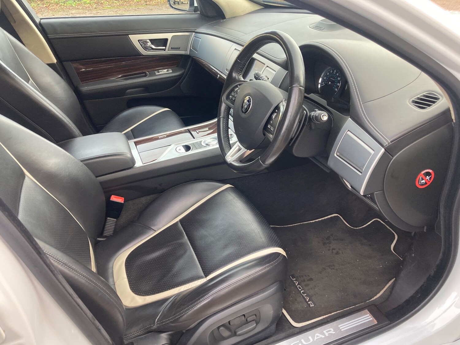 Used Jaguar XF 2014 for sale - 76554417: Photo 14