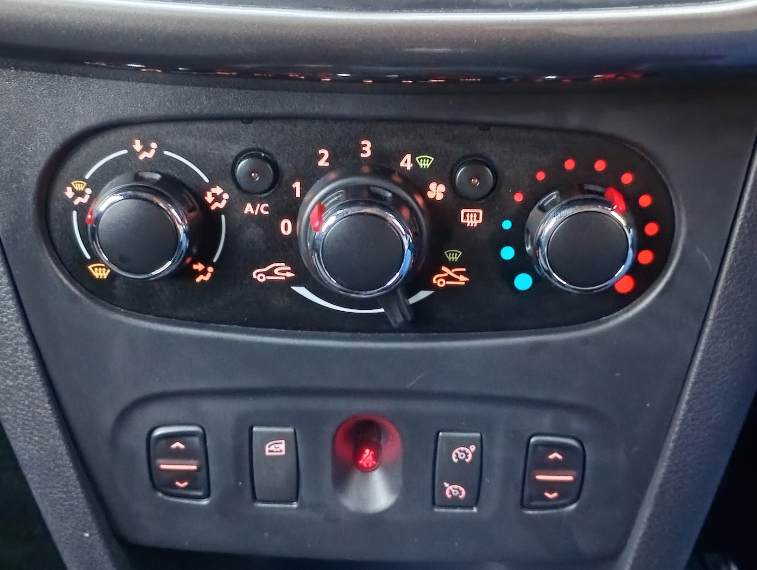 Used Dacia Logan MCV 2015 for sale - 76924134: Photo 23