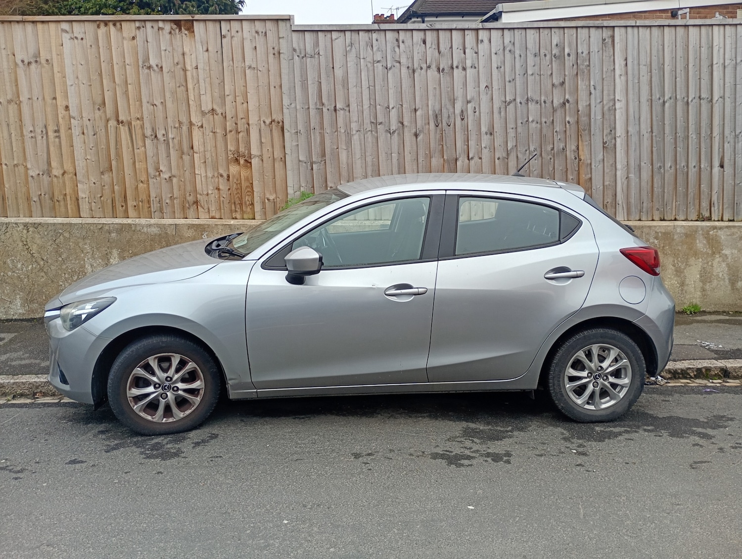 Used Mazda Mazda2 2015 for sale - 77187096: Photo 4
