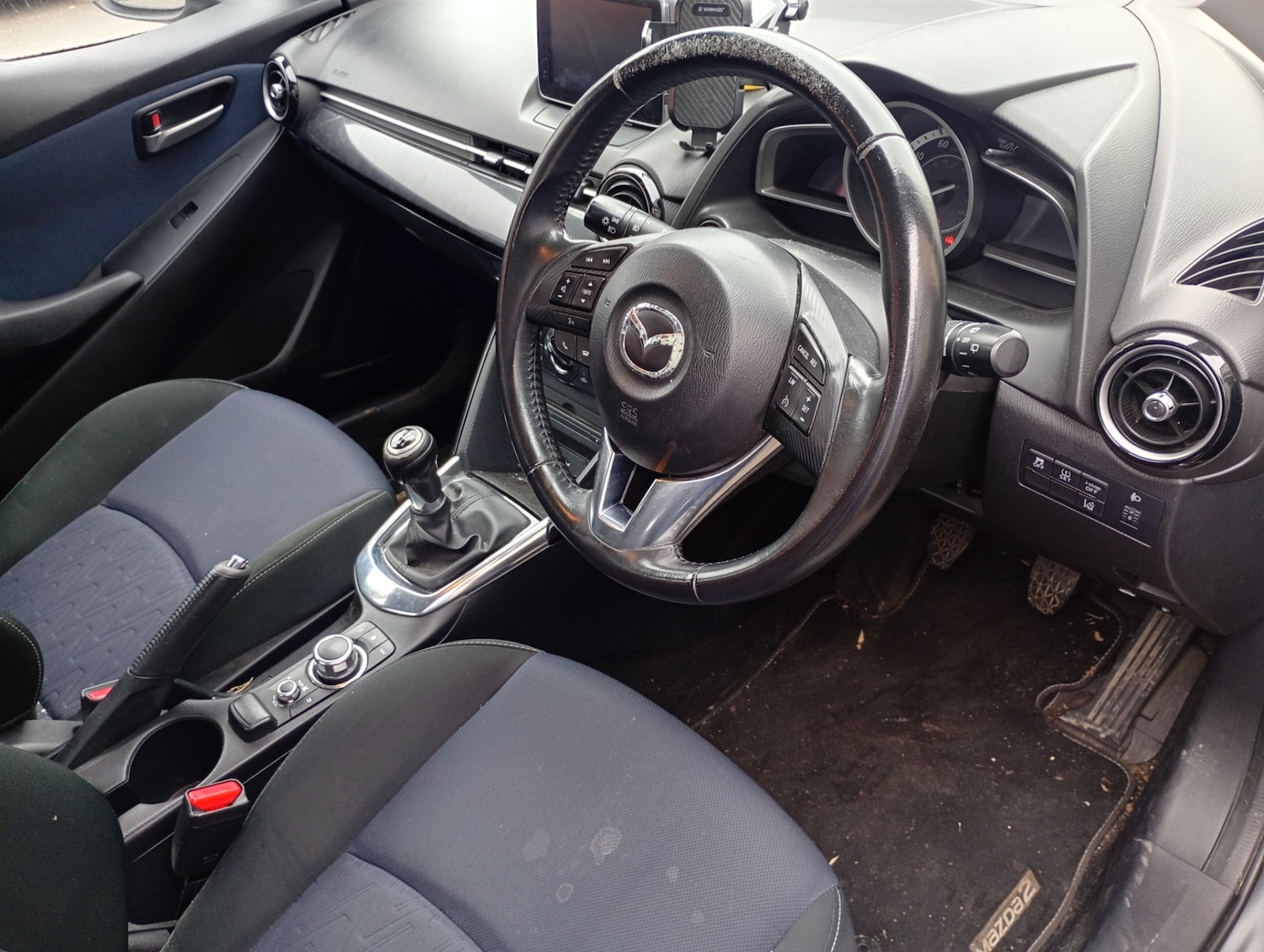 Used Mazda Mazda2 2015 for sale - 77187096: Photo 8