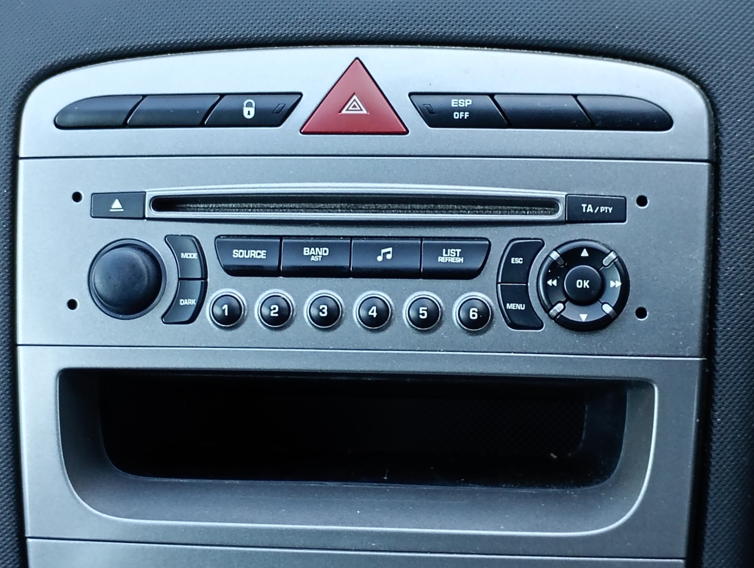 Used Peugeot 308 2011 for sale - 77129696: Photo 17