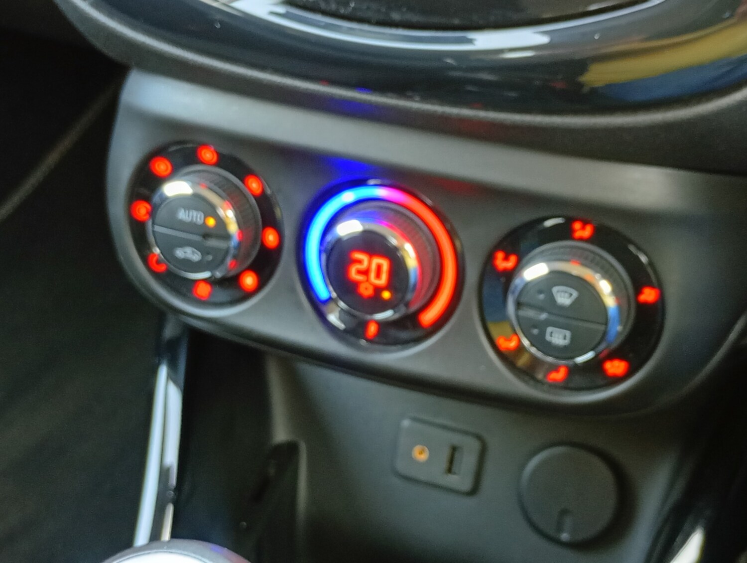 Used Vauxhall ADAM 2015 for sale - 78169158: Photo 24