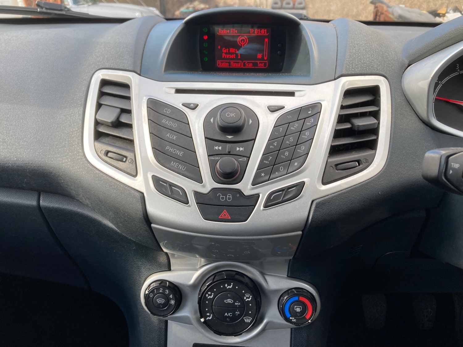 Used Ford Fiesta 2012 for sale - 76325883: Photo 12