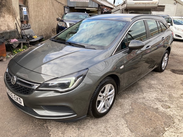 Used Vauxhall Astra 2017 for sale - 76107462: Photo 1
