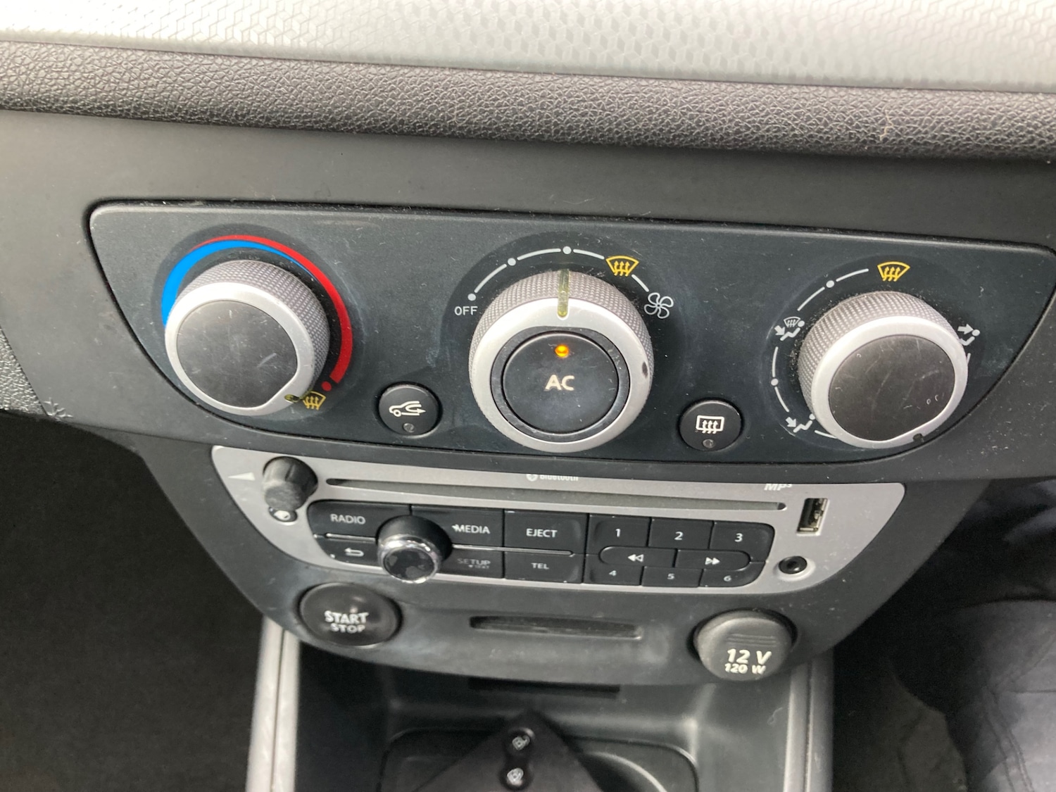 Used Renault Megane 2013 for sale - 77517185: Photo 14