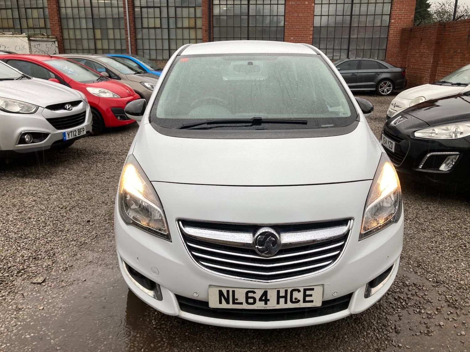 Used Vauxhall Meriva 2014 for sale - 77159333: Photo 2