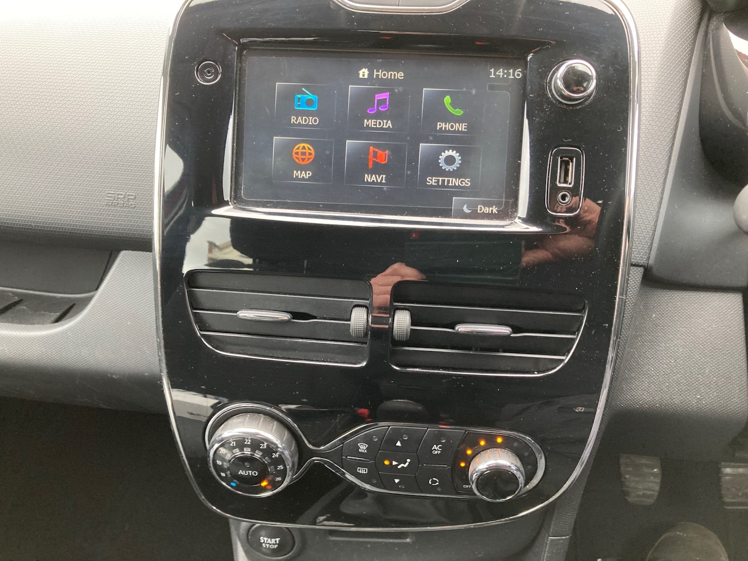 Used Renault Clio 2014 for sale - 77517718: Photo 12