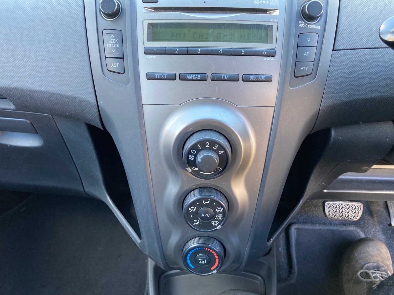 Used Toyota Yaris 2009 for sale - 77872933: Photo 12