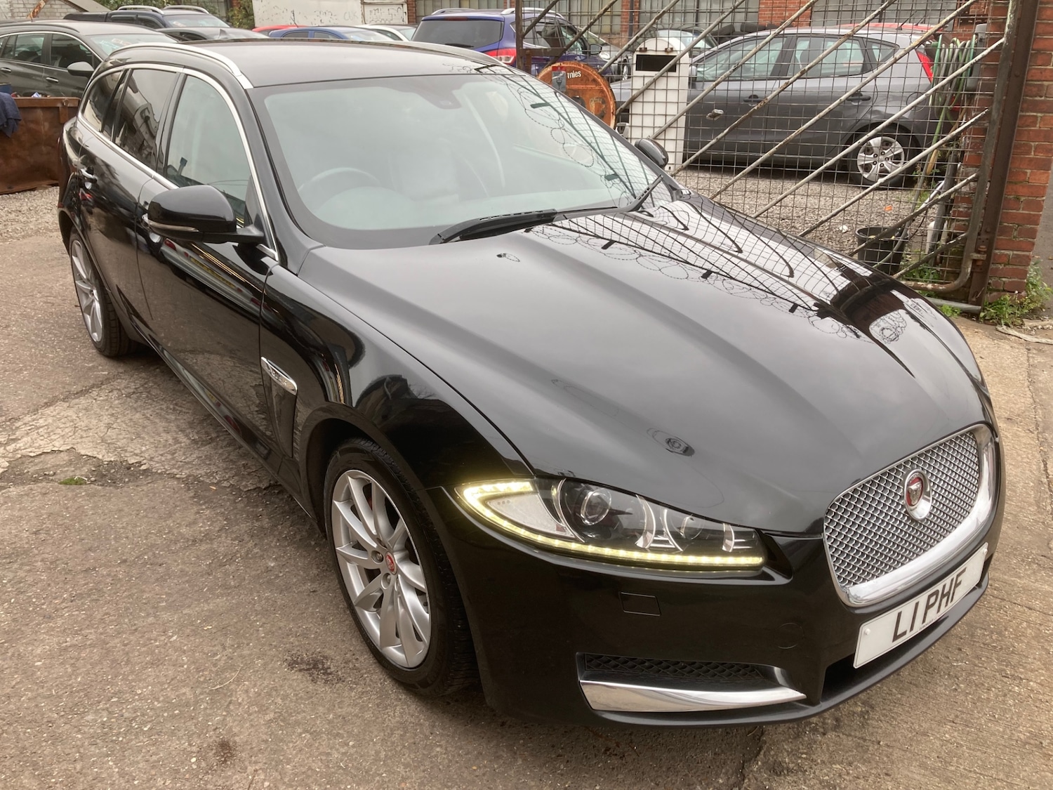 Used Jaguar XF 2015 for sale - 76267591: Photo 3