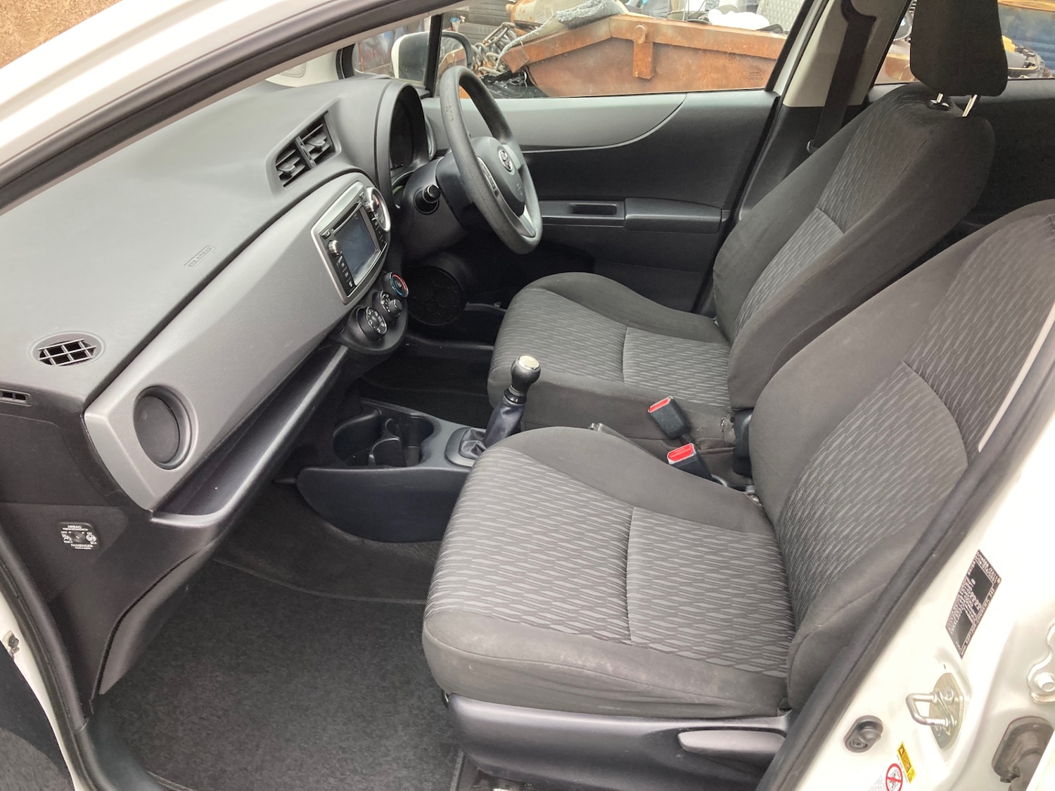 Used Toyota Yaris 2012 for sale - 77696863: Photo 12