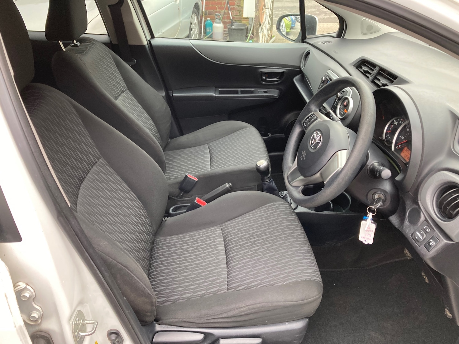 Used Toyota Yaris 2012 for sale - 77696863: Photo 8