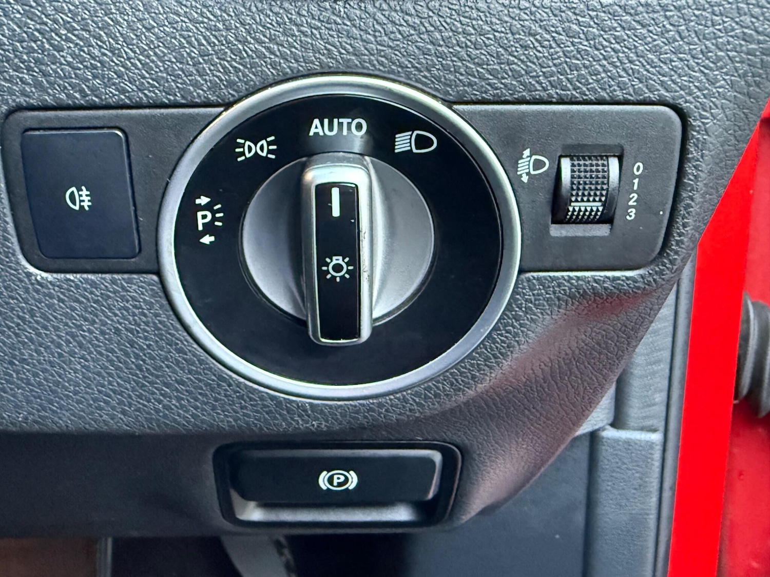 Used Mercedes-Benz A-Class 2015 for sale - 76899341: Photo 32