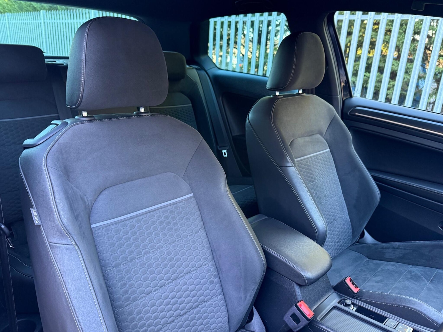 Used Volkswagen Golf 2017 for sale - 77131021: Photo 21