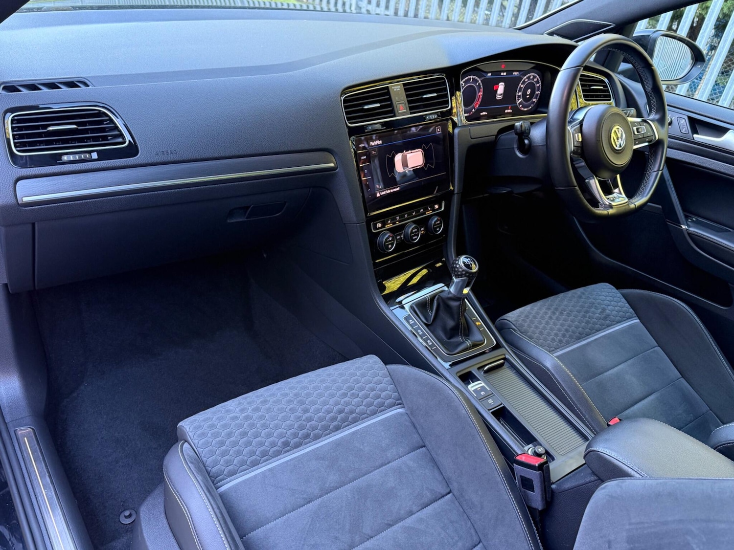 Used Volkswagen Golf 2017 for sale - 77131021: Photo 22