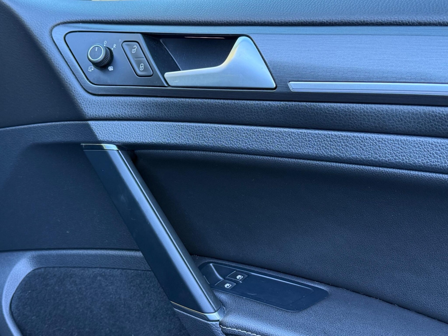 Used Volkswagen Golf 2017 for sale - 77131021: Photo 39