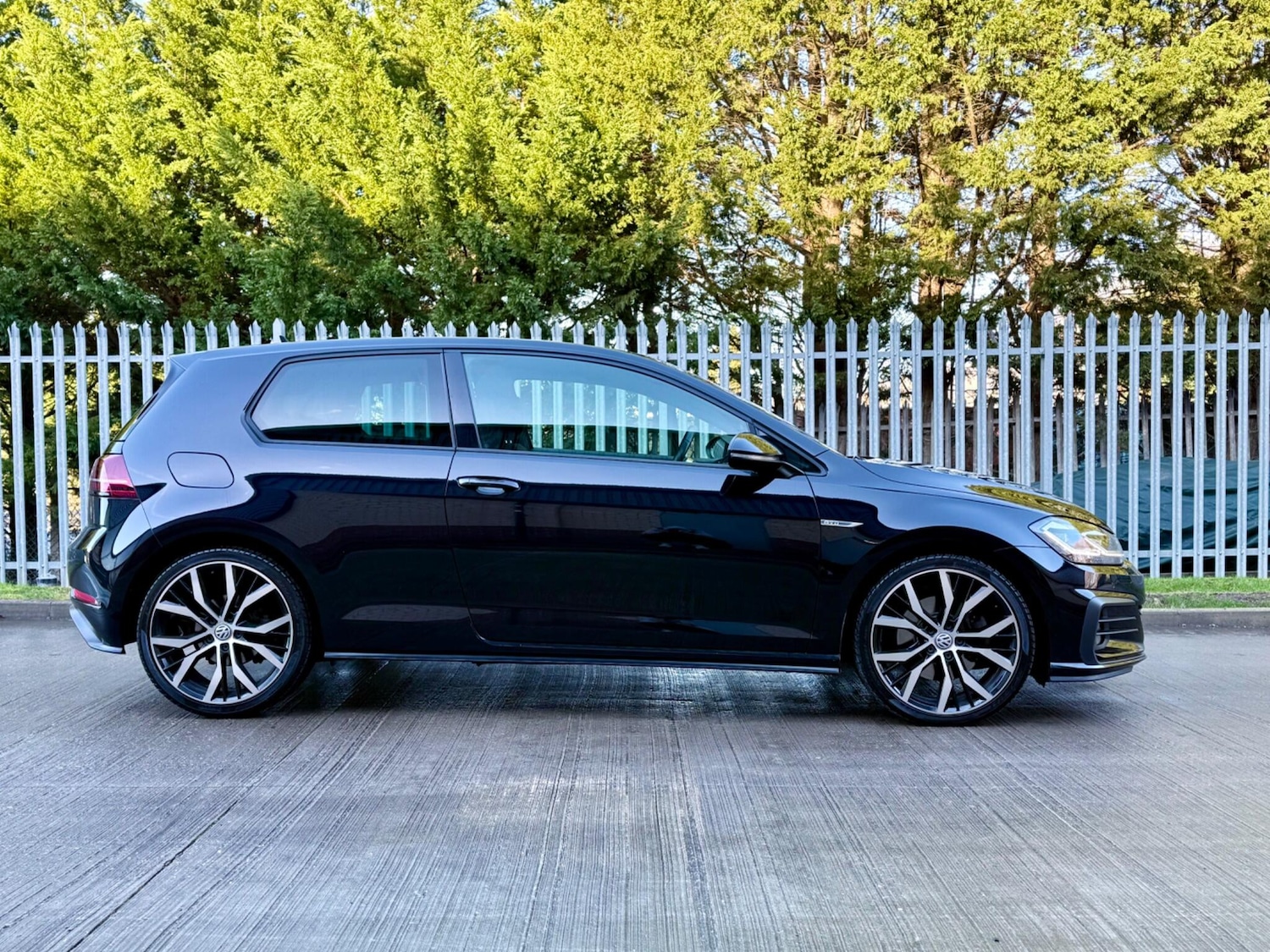 Used Volkswagen Golf 2017 for sale - 77131021: Photo 4