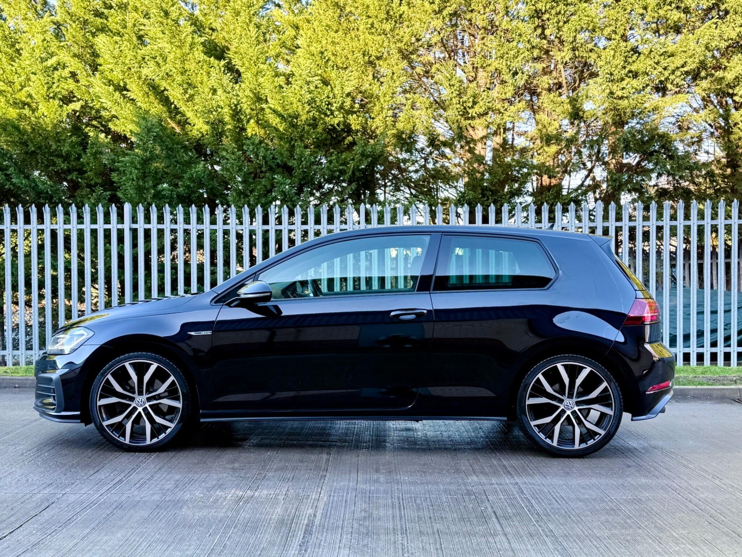 Used Volkswagen Golf 2017 for sale - 77131021: Photo 7