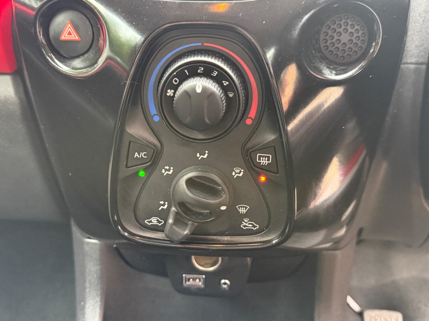 Used Toyota AYGO 2015 for sale - 76787806: Photo 30