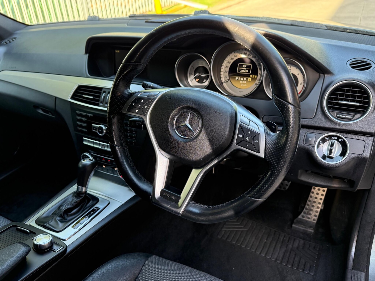 Used Mercedes-Benz C Class 2012 for sale - 76786518: Photo 2