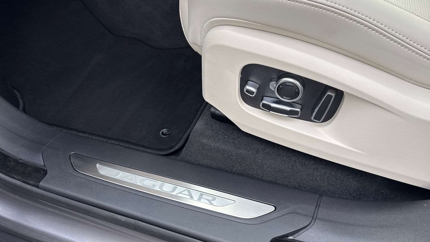 Used Jaguar F-Pace 2023 for sale - 77635053: Photo 26