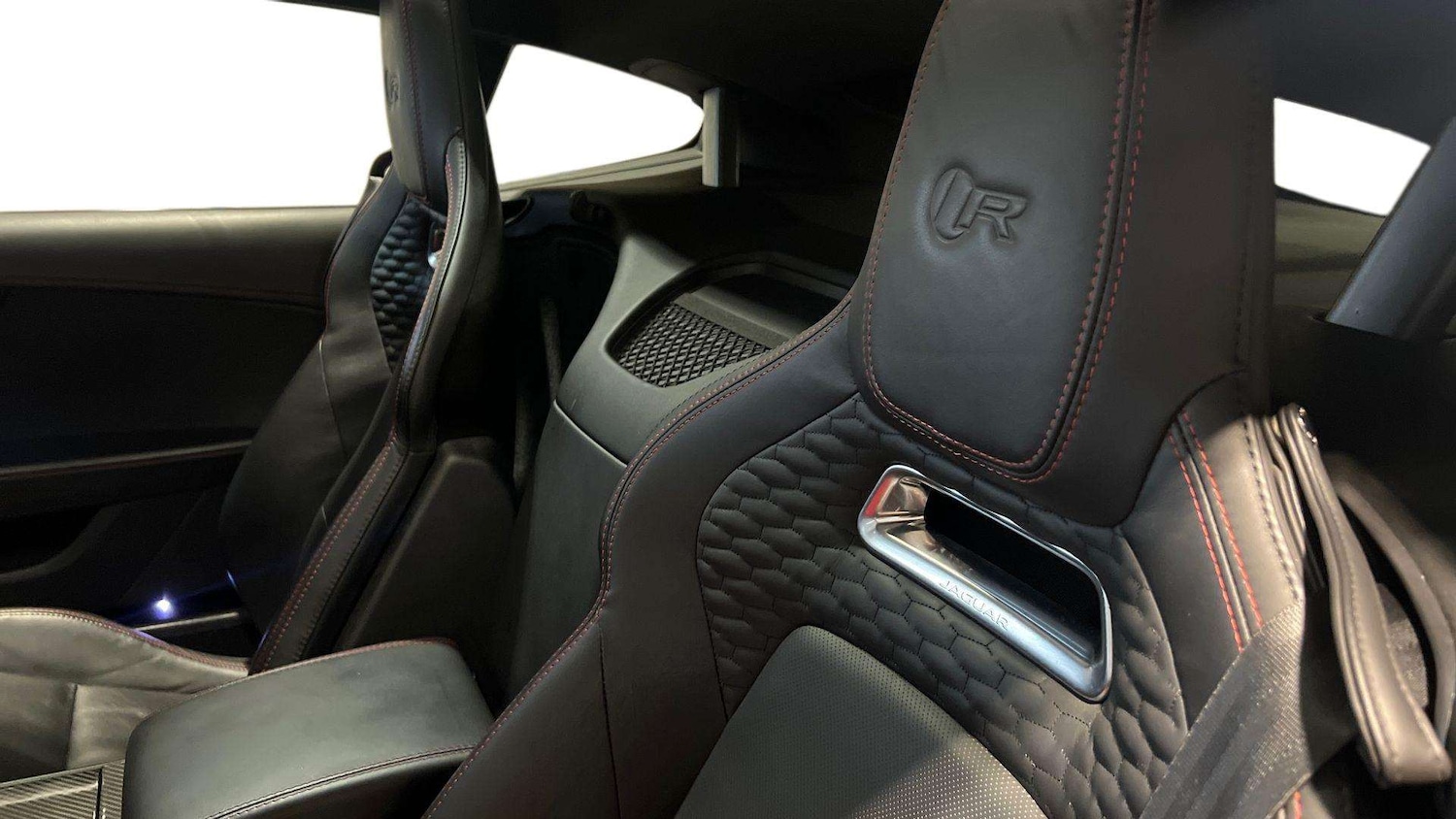 Used Jaguar F-Type 2022 for sale - 76978857: Photo 4