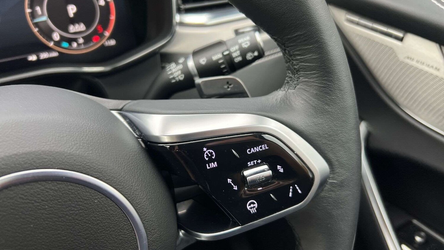 Used Jaguar F-Pace 2023 for sale - 76460326: Photo 30